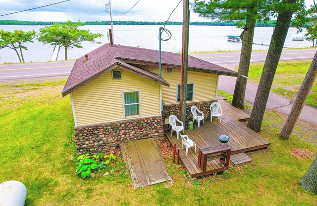 Wisconsin Lakeside Cottage w/Deck, Views