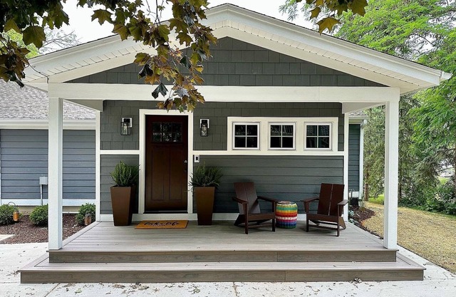 Wisconsin Retreat! Fully Updated Home on Relaxing Lake Tichigan