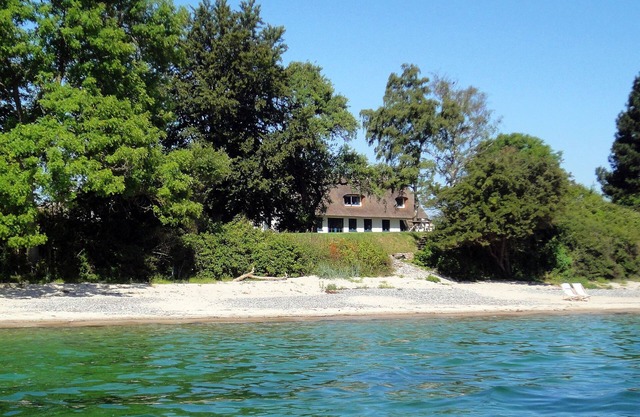 with an idyllic location - directly to the forest and own beach