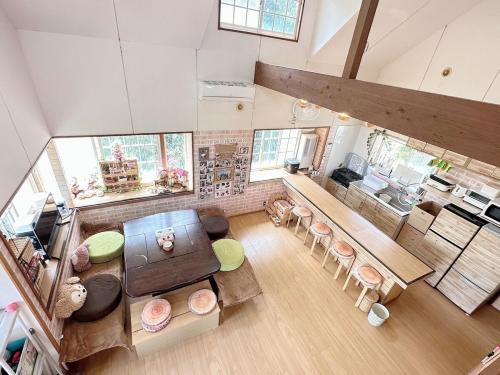 With BBQ terrace & dog run A private house full of fun, right by the sea and surf spots