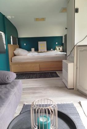 Wohnwagen auf Tierschutz Landhof inmitten der Natur