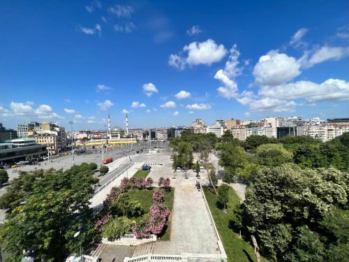 Wonder Homes- Luxury Flat with Taksim Square View Mete14