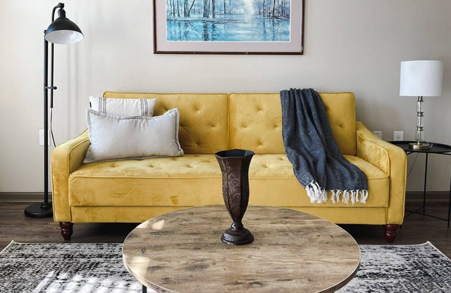 Wonderful 1BD/1BA w/Balcony + Gym - Little Rock