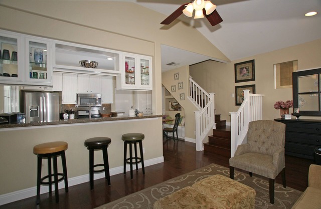 Wonderful 2 Bedroom Home in Irvine! Great for Long Visits or Corporate Housing.