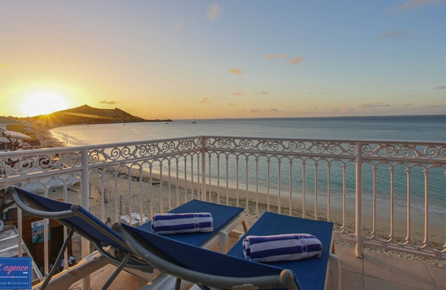 Wonderful, brand new flat with a large terrace on the beachfront