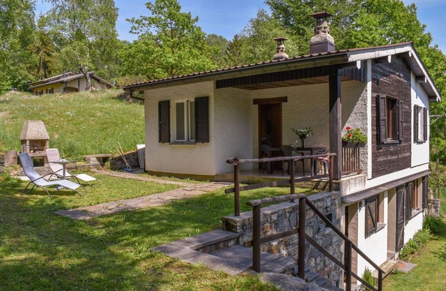 Wonderful private villa for 5 guests with WIFI, TV, patio, pets allowed, panoramic view and park.