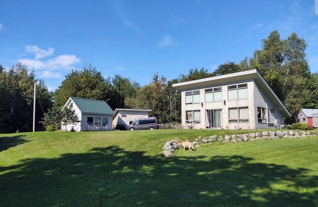 Wonderful Compound in lovely South Blue Hill with WiFi, AC . Has Guest House!