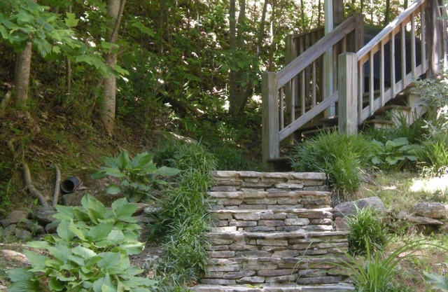 Wonderful home on river w hot tub, tubes, kayaks slide into river gt. fishing