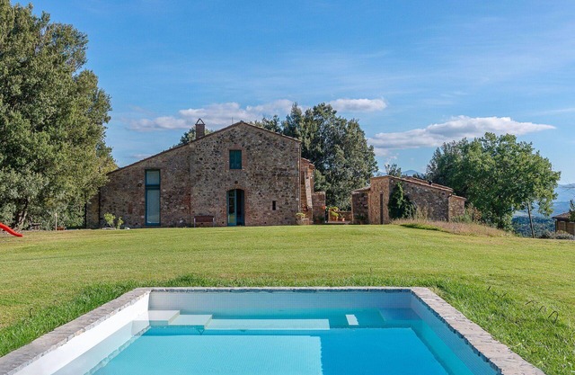 Wonderful villa with WIFI, private pool, TV, terrace, pets allowed, panoramic view and parking