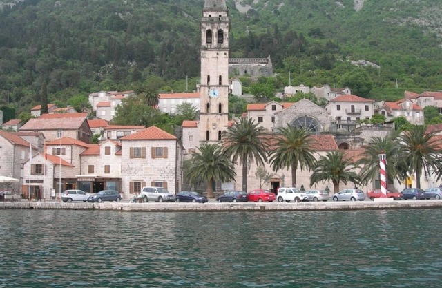 Wonderful Location 50 meters from the sea with car parking