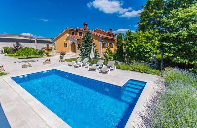 Wonderful new villa, lush fenced garden, private pool
