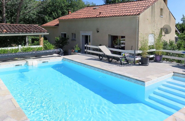 Wonderful private villa for 4 guests with private pool, WIFI, TV, terrace, pets allowed and park.