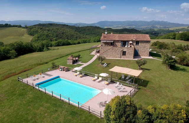 Wonderful private villa with WIFI, A/C, private pool, TV, terrace, panoramic view and parking