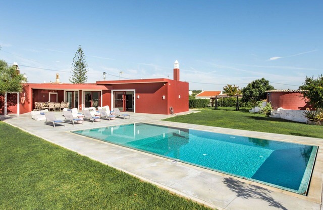 Wonderful private villa for 14 guests with private pool, WIFI, A/C, TV and patio