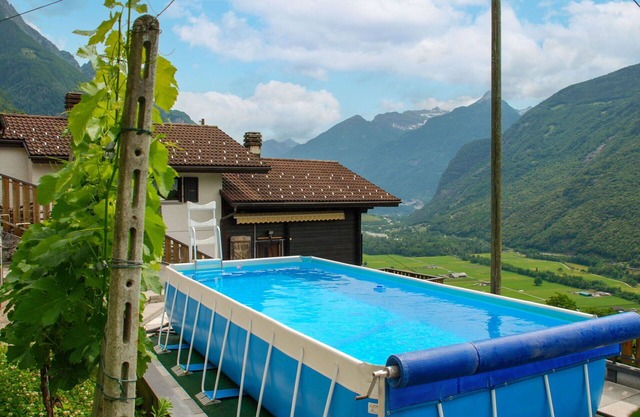 Wonderful private villa for 6 guests with WIFI, private pool, TV, patio, pets allowed and parking