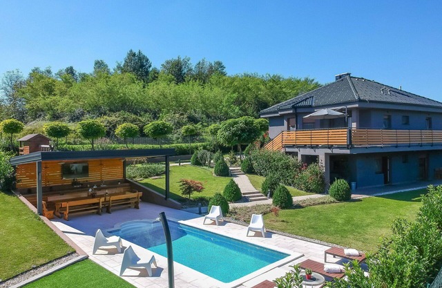 Wonderful private villa with A/C, private pool, hot tub, WIFI, TV, terrace, panoramic view, parking