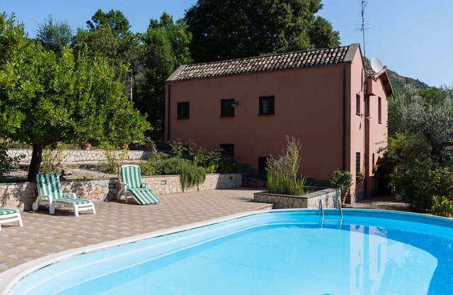 Wonderful private villa for 8 people with private pool, WIFI, TV, patio and parking