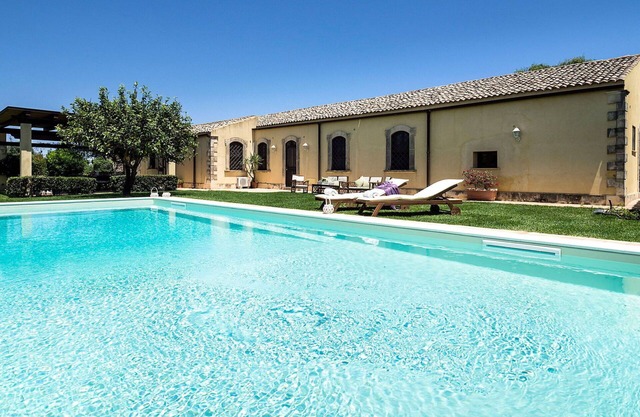 Wonderful private villa for 8 guests with WIFI, private pool, A/C, TV, terrace and parking