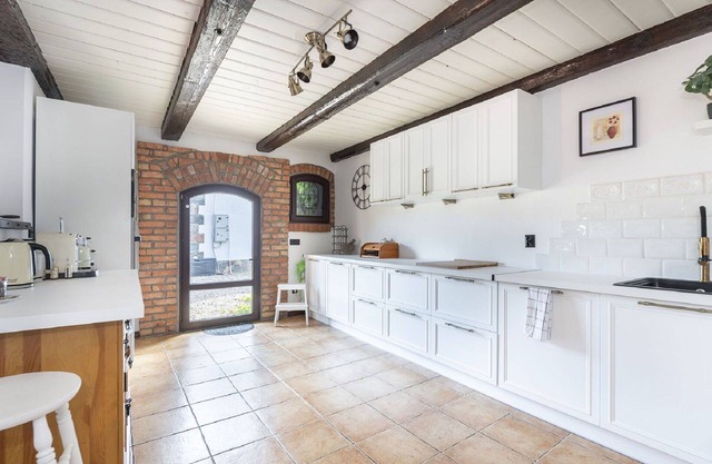 Wonderful private villa for 8 guests with WIFI, TV, pets allowed and parking