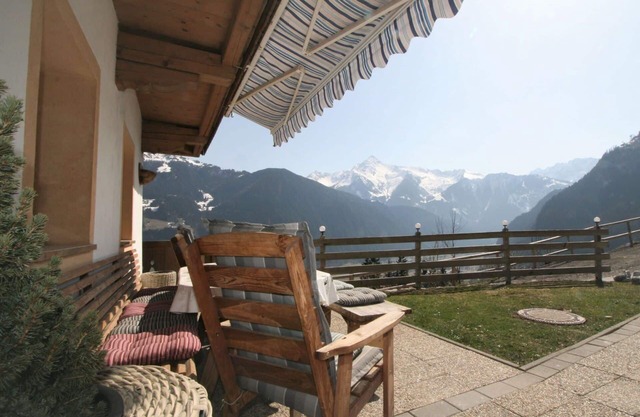 Wonderful private villa for 8 guests with TV, terrace and parking