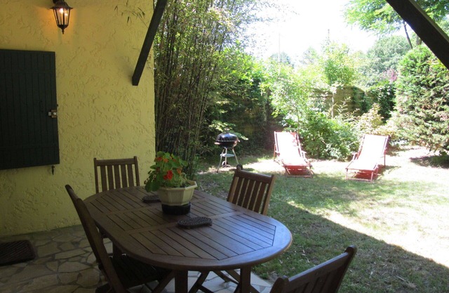 Wonderful private villa for 4 guests with TV, terrace, pets allowed and parking