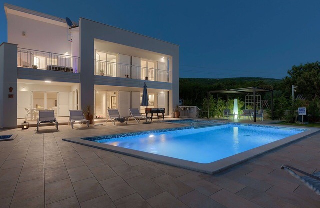 Wonderful private villa with WIFI, hot tub, private pool, A/C, TV, terrace, panoramic view, parking