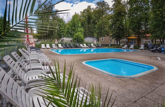 Wonderful private villa for 4 people with pool, WIFI, terrace, pets allowed and parking