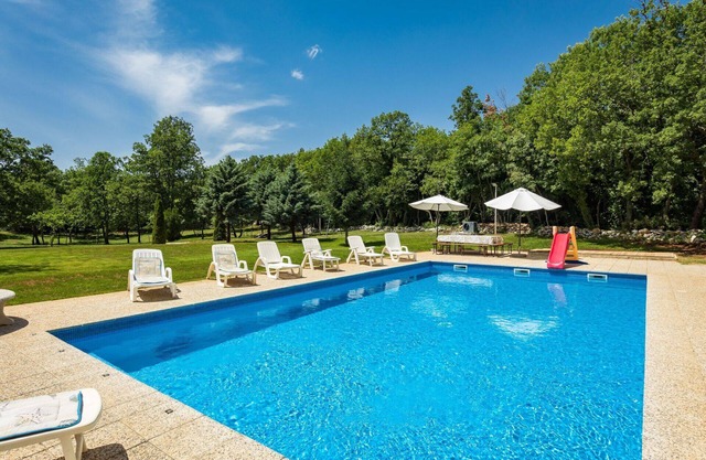 Wonderful private villa for 14 people with private pool, A/C, WIFI, terrace and parking