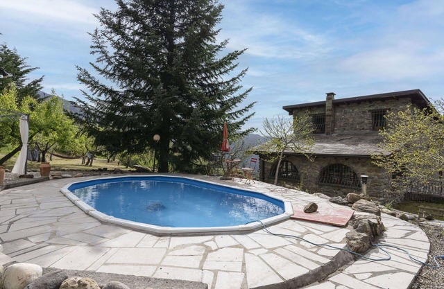 Wonderful private villa with WIFI, private pool, patio, pets allowed, panoramic view and parking
