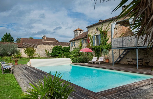 Wonderful stay in a town house with private pool