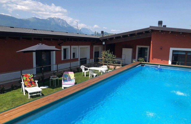 Wonderful villa for 8 guests with pool, A/C, WIFI, TV, patio, pets allowed and parking