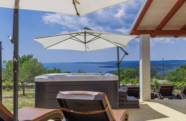 Wonderful villa for 5 people with hot tub, WIFI, A/C, TV, terrace, pets allowed and parking