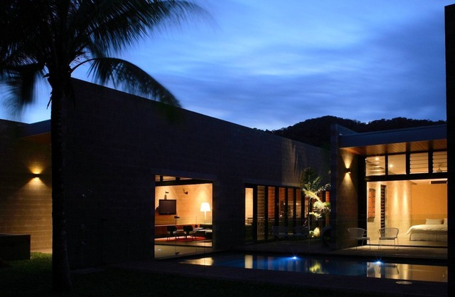 Wonga Beach House - architecturally designed beach house