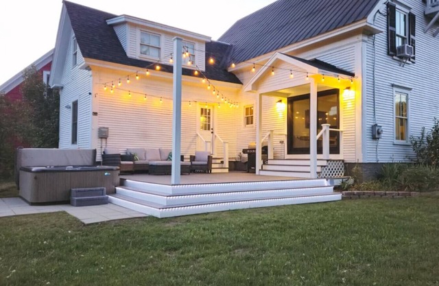 Woodbridge Inn · 6BR Historic Charm✦Riverfront✦Hot Tub✦Close to Ski