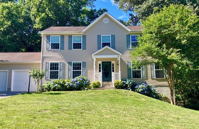 Wooded Hillside Retreat in Waldorf, MD - Top 10% and Guest favorite elsewhere