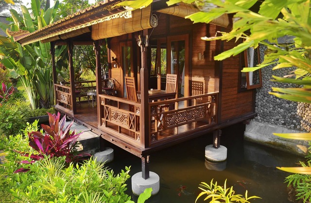 Wooden Cottage Sidemen