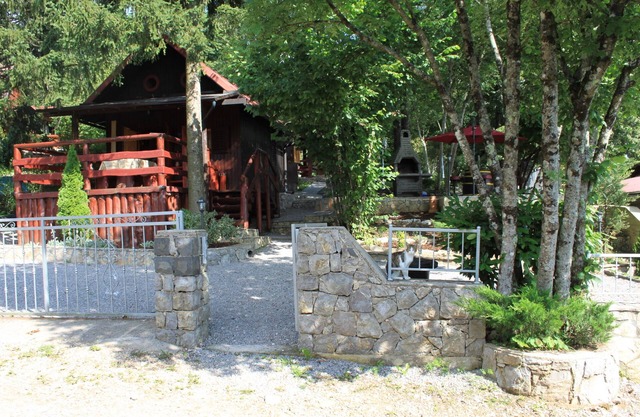 Wooden cottage with with outdoor Hydromassage Pool, located near Opatija, Rijeka