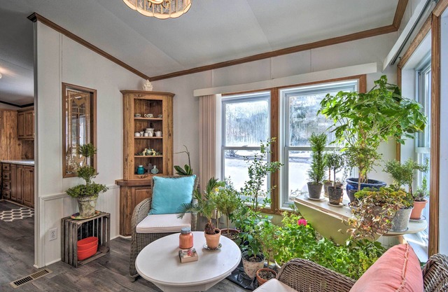 Woodland Retreat: Near Trails, Golf & Wineries!