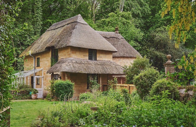 Woodland Round House - Luxury Cottages