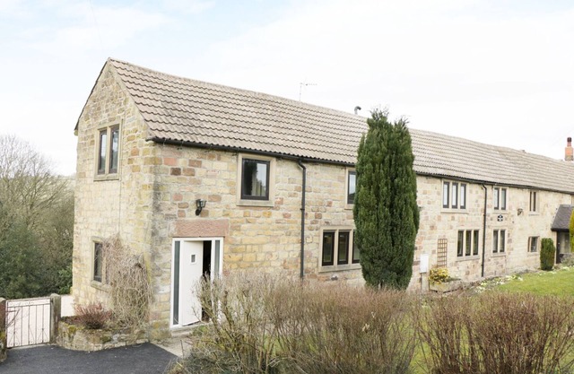 WOODLANDS FARM, family friendly, with open fire in Hulland Ward