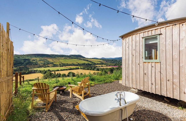 Woodside Hut 3 - UK36107