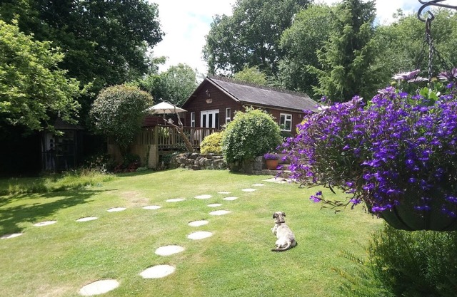 'Woodside Lodge' with private indoor pool. Secluded location, near to Ryde town.