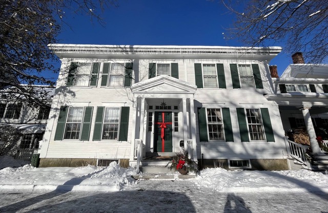 Woodstock Village Green Location, Walk Everywhere, River Patio, Covered Bridge