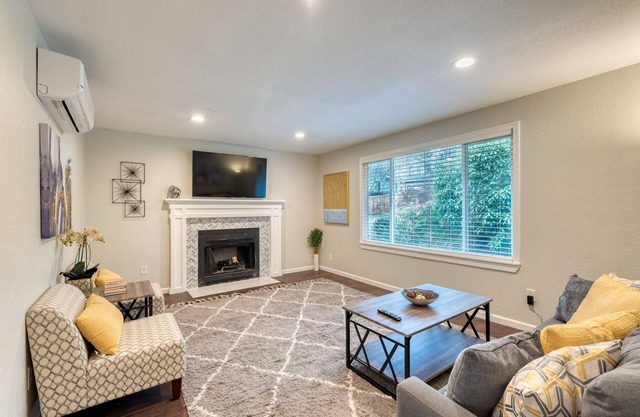 » WOW! Dazzling Townhouse Duplex « AC & Fast WIFI