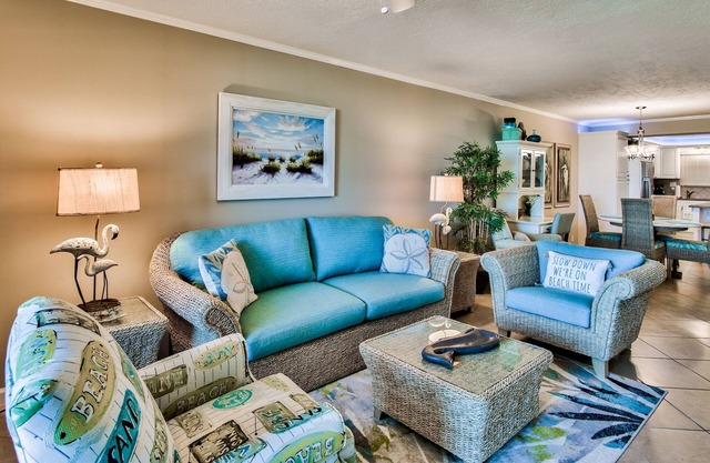 WOW! Large 1 BR/1 BA on exclusive Holiday Isle, Destin FL includes Beach Service