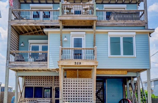 WOW! Luxurious Beach Home*Private Pool*Hot Tub*Free WiFi*