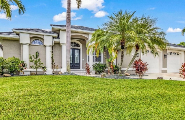 WOW! Luxury Punta Gorda waterfront home; HEATED POOL, golf community; WOW factor