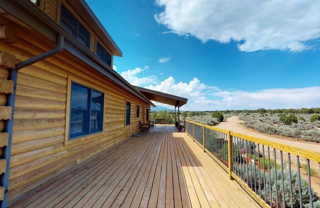 Wrap Around Deck, Mustang Mesa Cabin