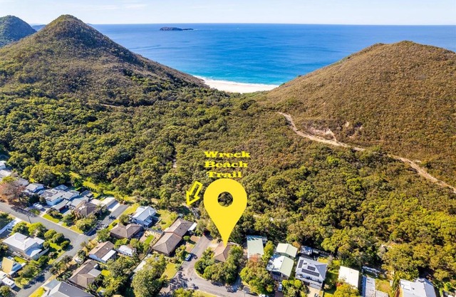 Wreck Beach Cottage 1 Flannel Flower Fairway close to the beach