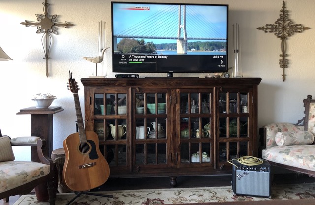 Writer's Pad ~ KILLER location! Near La Jolla, Downtown, beach, walk to Trolley!